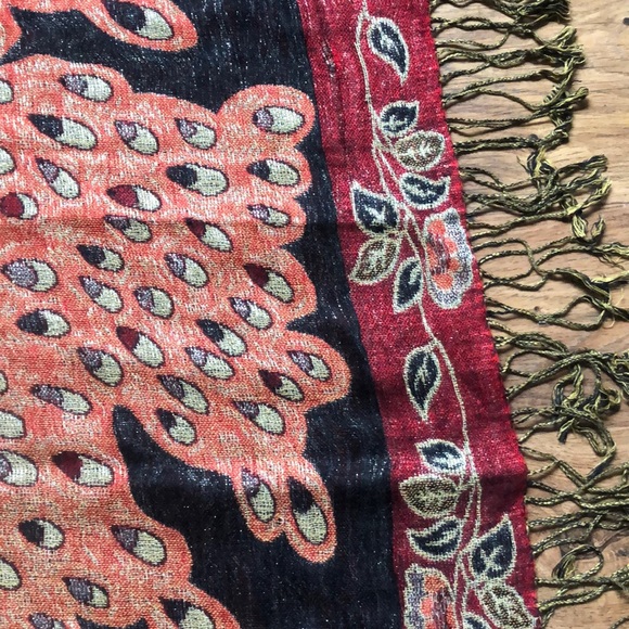 Gorgeous Large Peacock Scarf - Picture 3 of 5